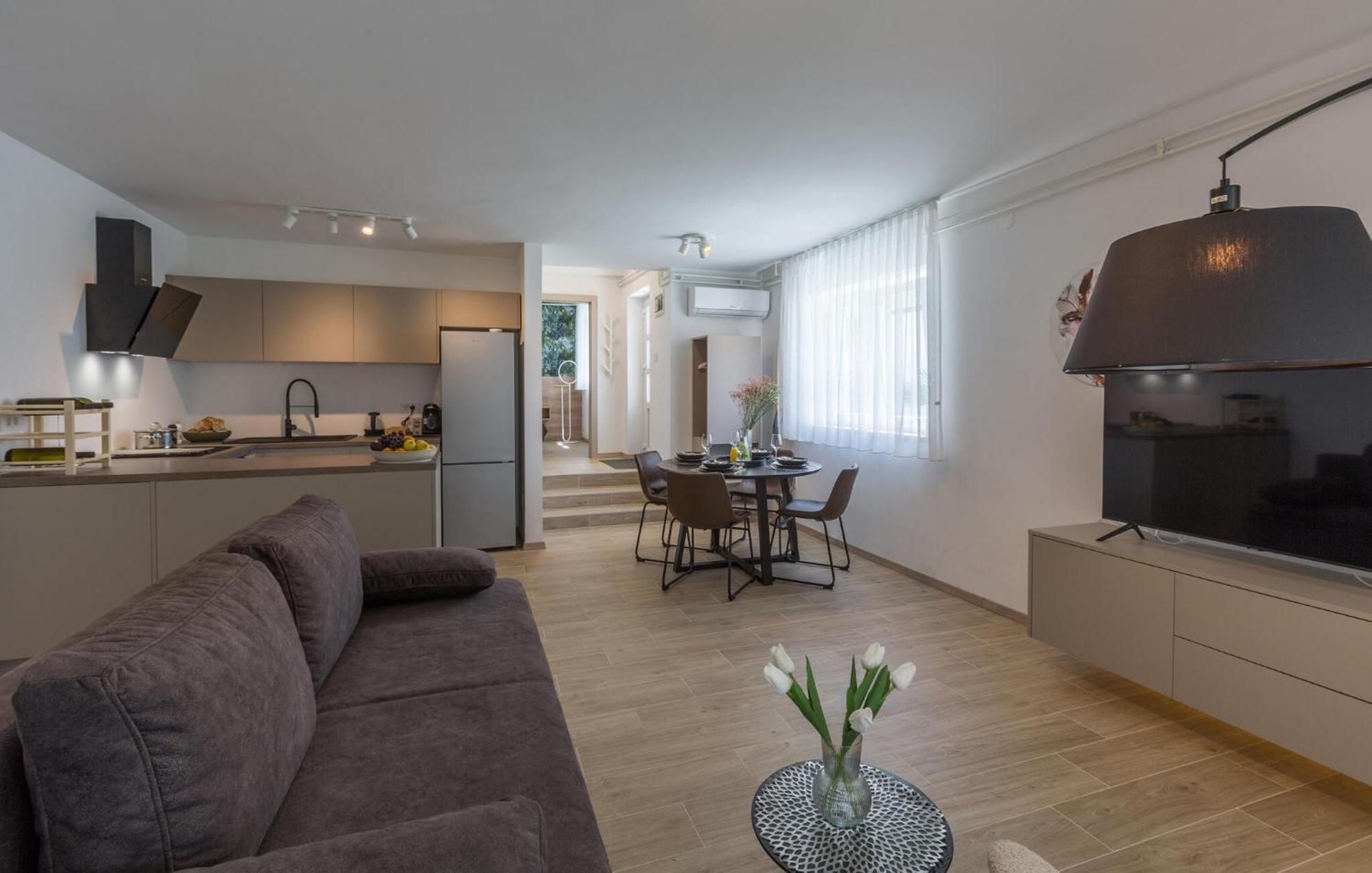 1 Bedroom Beautiful Apartment In Пореч Экстерьер фото