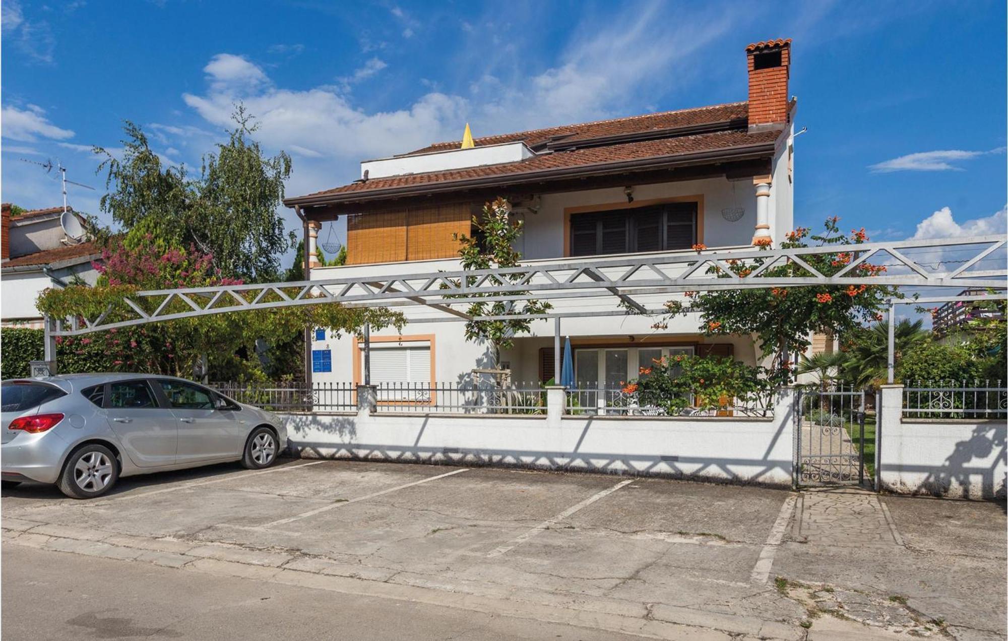 1 Bedroom Beautiful Apartment In Пореч Экстерьер фото